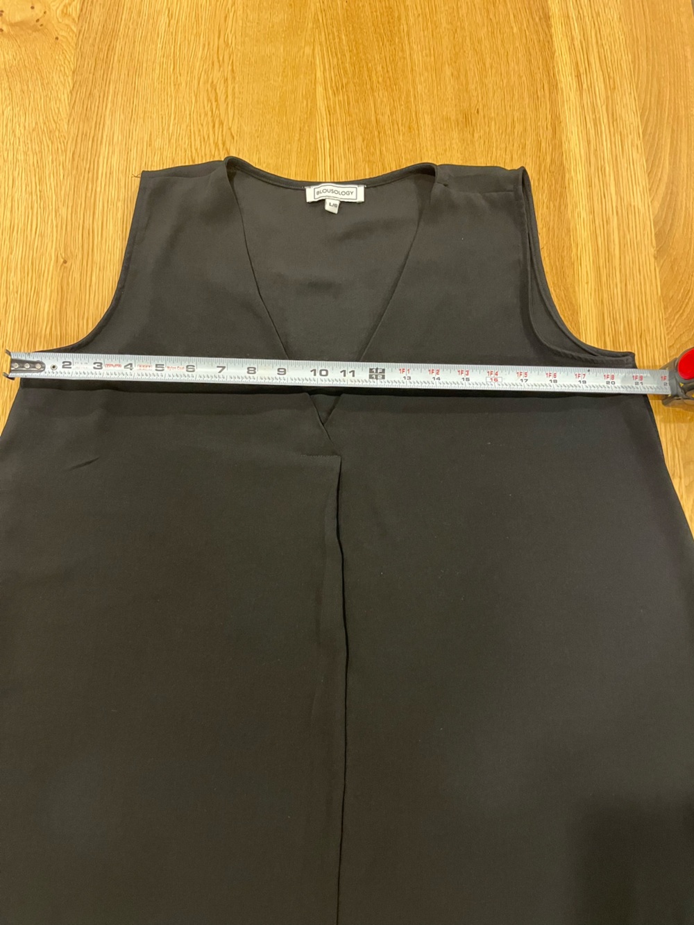 Vince Black V-Neck Sleeveless Camisole - Picture 5 of 5
